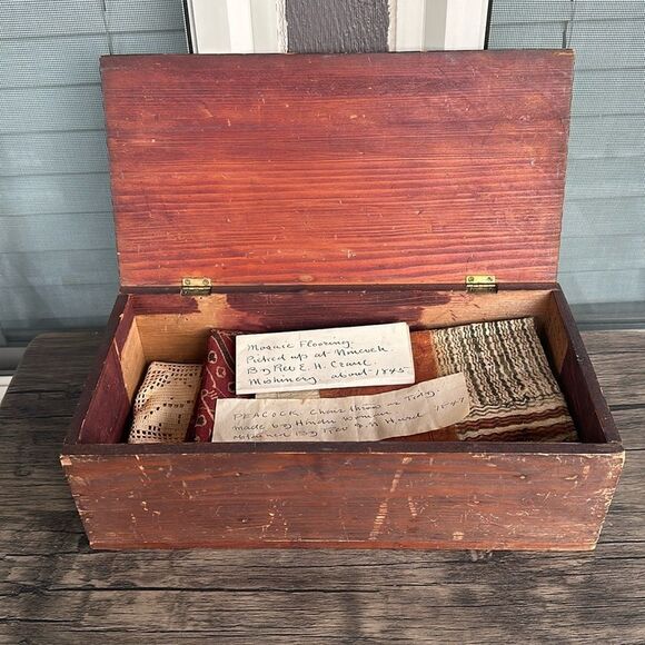 COPY - Antique Hindu Prayer Cloths in Handmade Box - Picture 2 of 7